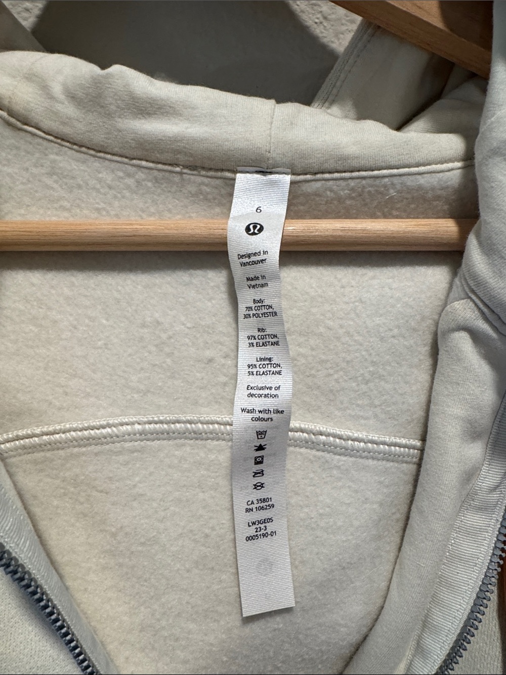 Lululemon Scuba Full Zip Cropped Hoodie in Bone (Size 6) - Picture 4 of 4